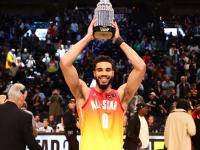 贝博-包含塔图姆回归赛场，精彩发挥首场状态亮眼，加拿大队观众沸腾！的词条