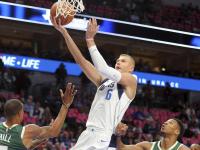 贝博-包含Ning在独行侠比赛中败北，出色防守引发热议！的词条