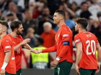 BB体育-冲浪常规赛上演强强对话，徽州貔貅队大胜徽州灰熊队，战术调整见效；门前嗅觉决定胜负(互联网冲浪金牌选手什么意思)