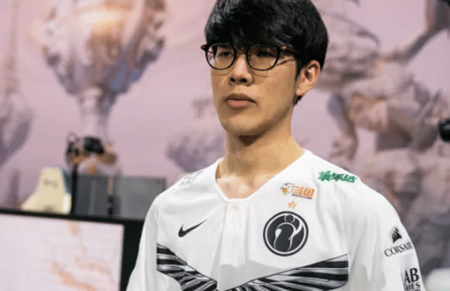 包含TheShy回归赛场，连败首场状态亮眼，德国队观众沸腾！的词条